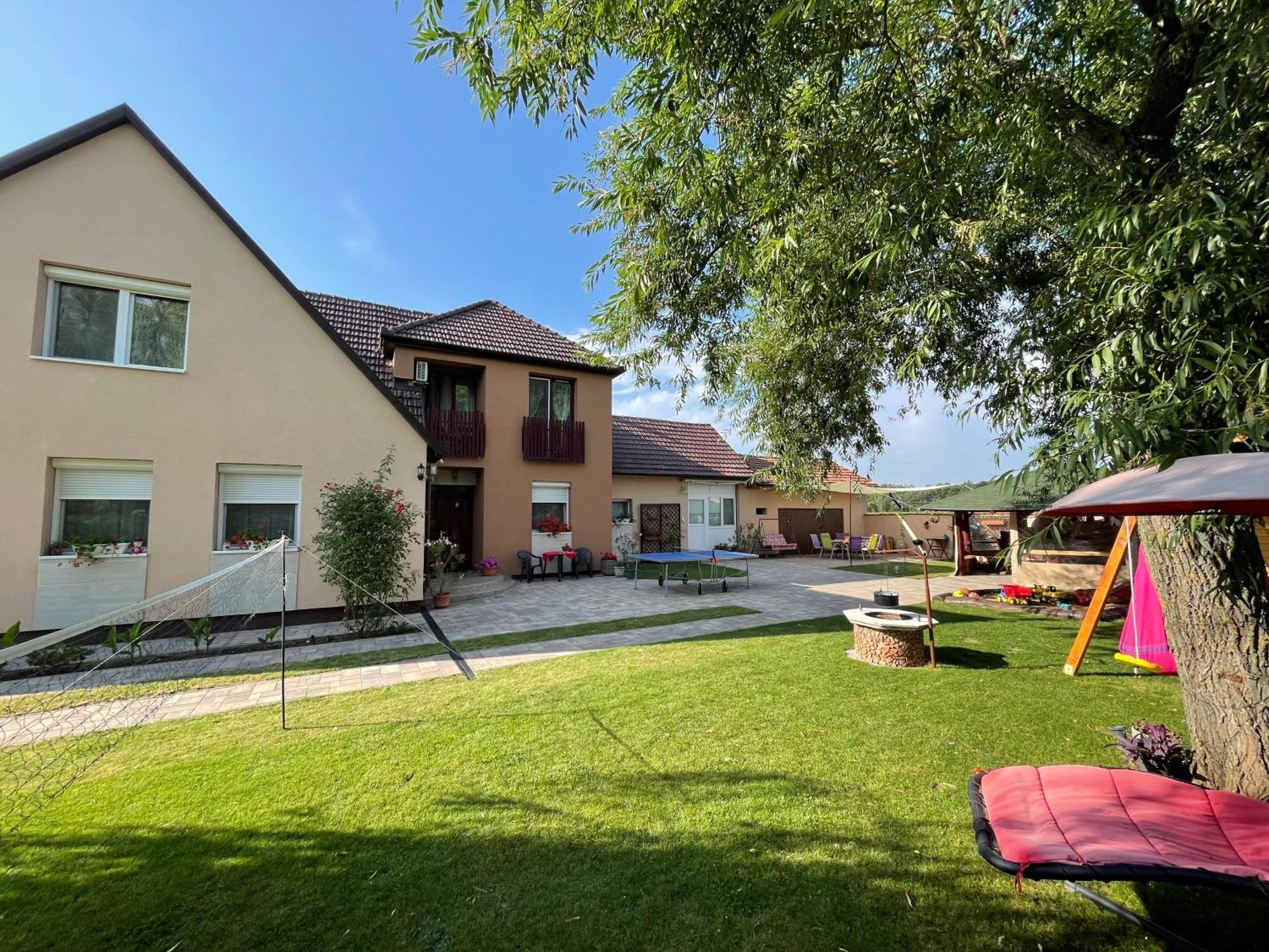Linett Apartman Hajdúszoboszló Eksteriør billede