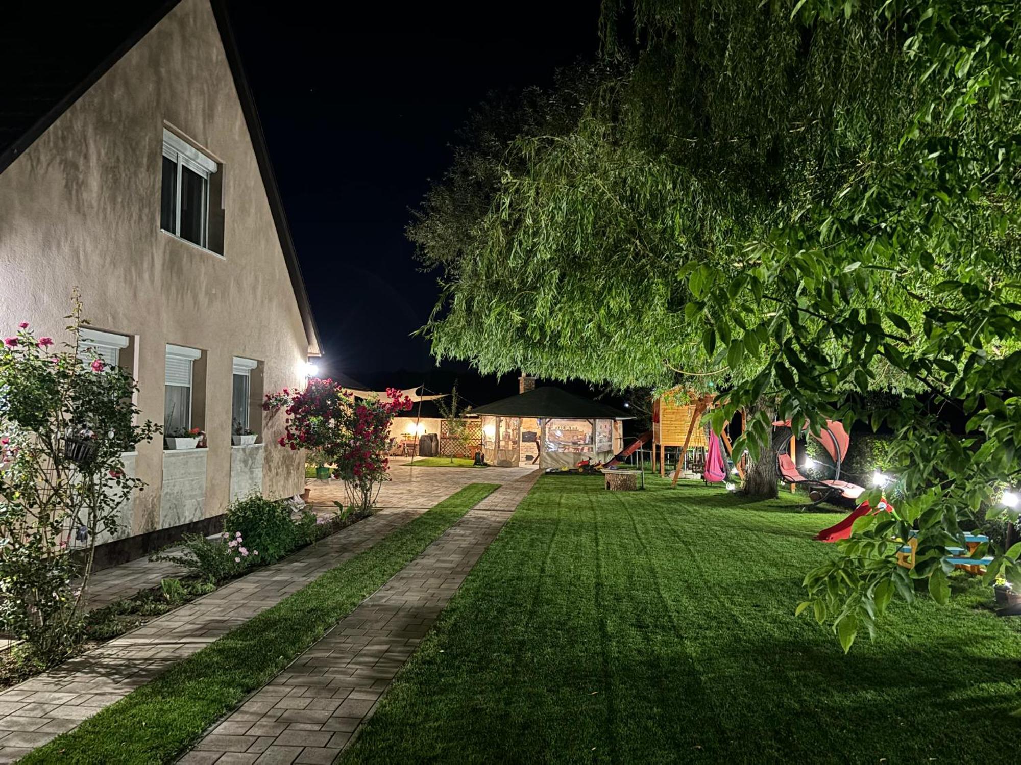 Linett Apartman Hajdúszoboszló Eksteriør billede